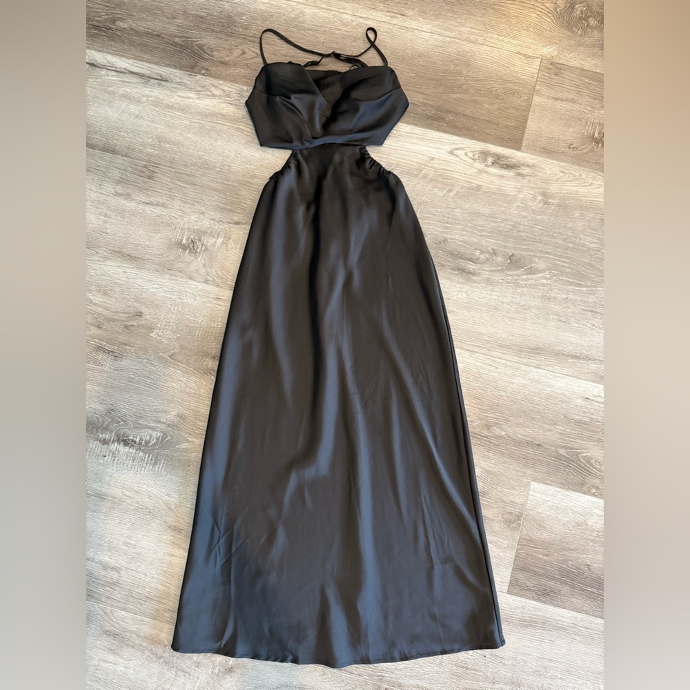 Black Dress - Picture 2 of 5